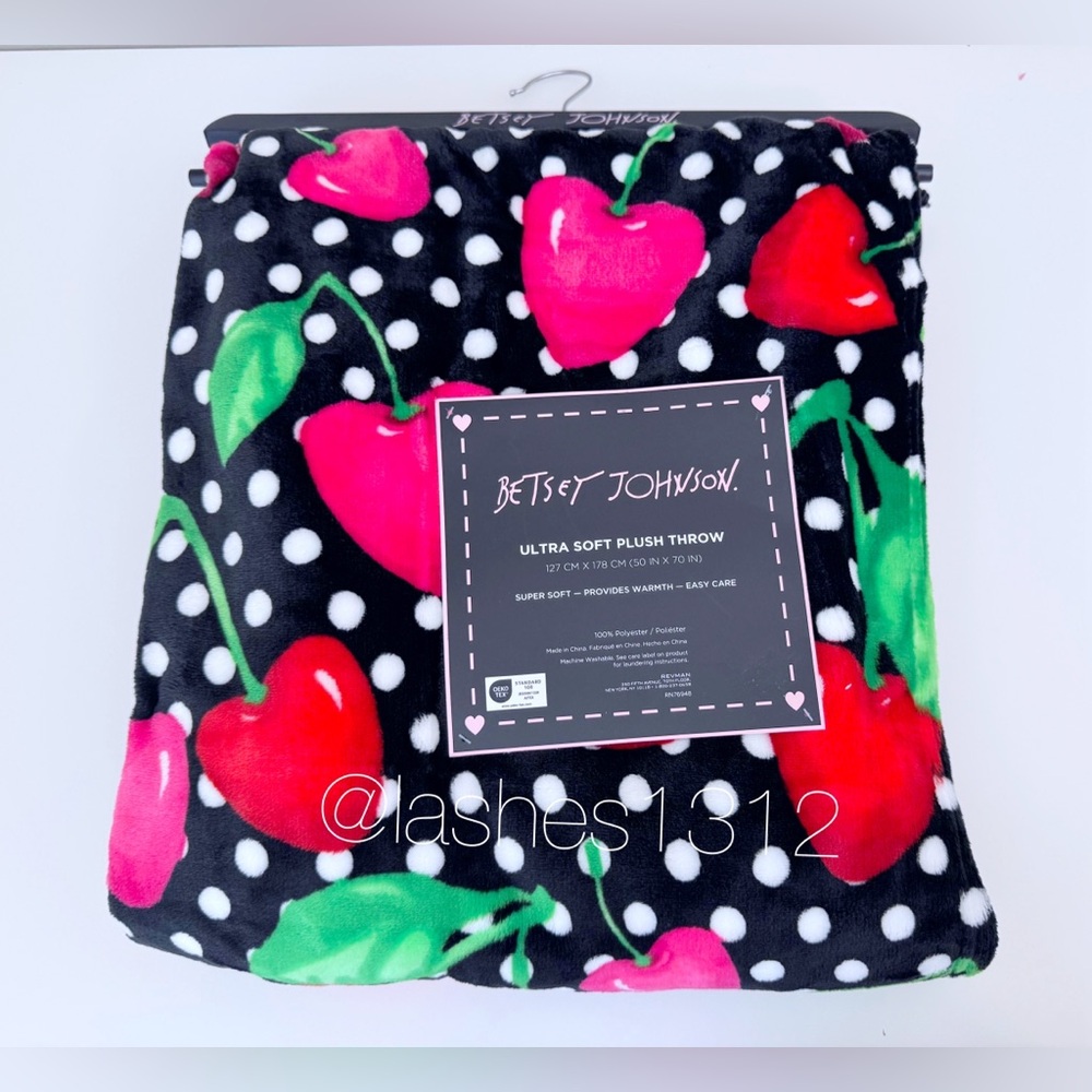 BETSEY JOHNSON Blanket Ultra Soft Plush Throw - Black Cherries